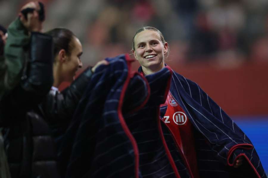 Eine glückliche Klara Bühl nach dem Sieg der Bayern-Frauen über Valerenga Eine glückliche Klara Bühl nach dem Sieg der Bayern-Frauen über Valerenga