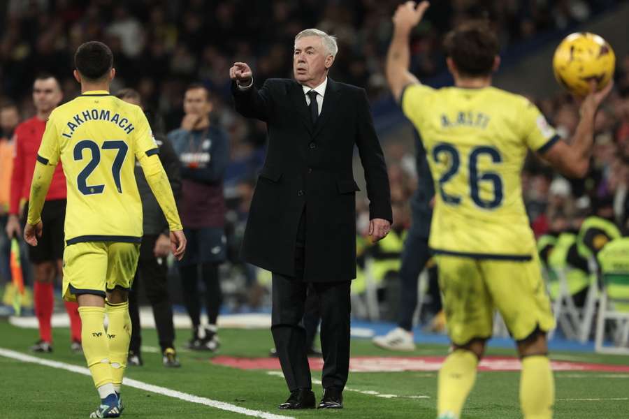 Ancelotti durante o jogo Real Madrid-Villarreal
