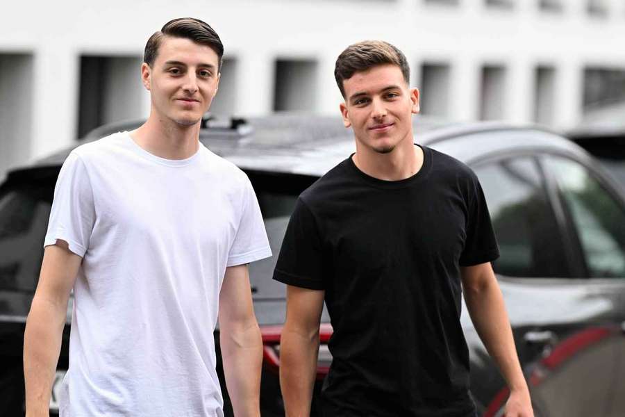 Die El Mala-Brüder im Sommer.