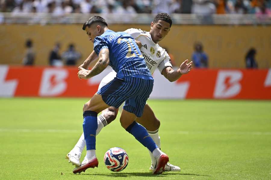 Jude Bellingham, în duel cu Joao Cancelo