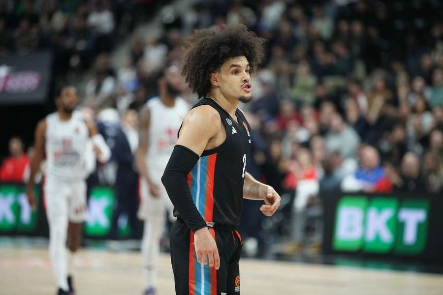 Nadir Hifi et Paris livrent encore un match incroyable.