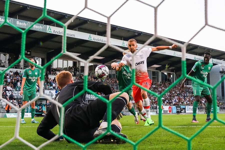 Gól, nahrávka a postup. Souček pomohl West Hamu, tým posunul do Konferenční ligy