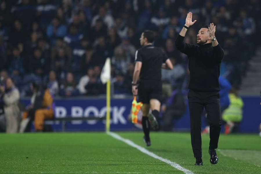 Francesco Farioli, treinador do FC Porto, no Estádio do Dragão