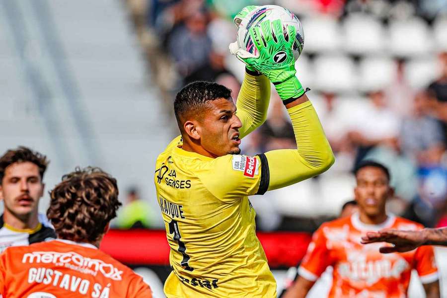Kaique Pereira ao serviço do Farense