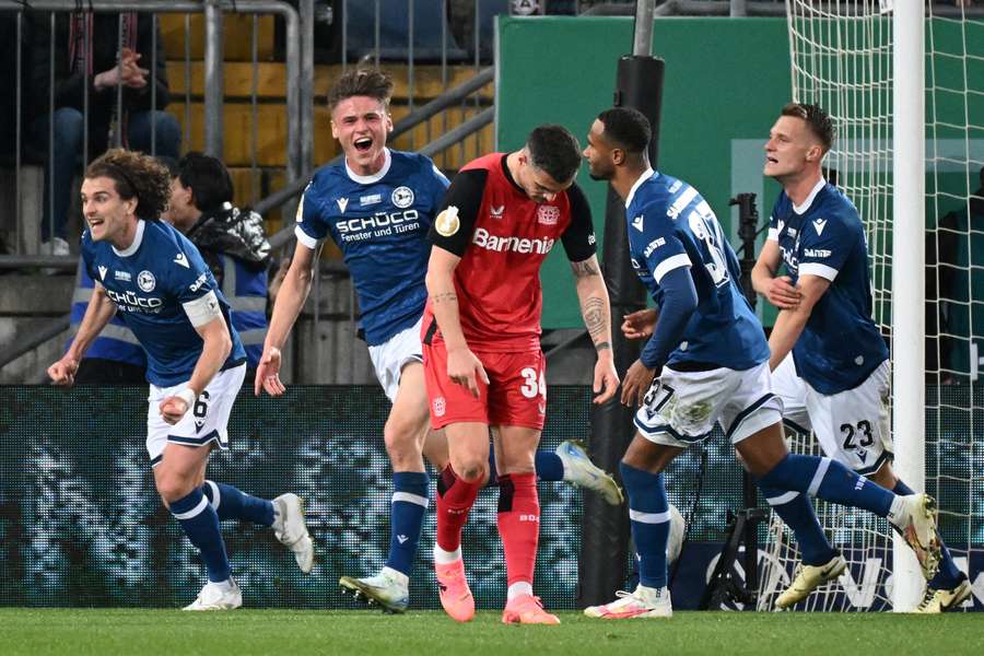 O Bayer Leverkusen foi mais um a cair para o Arminia Bielefeld