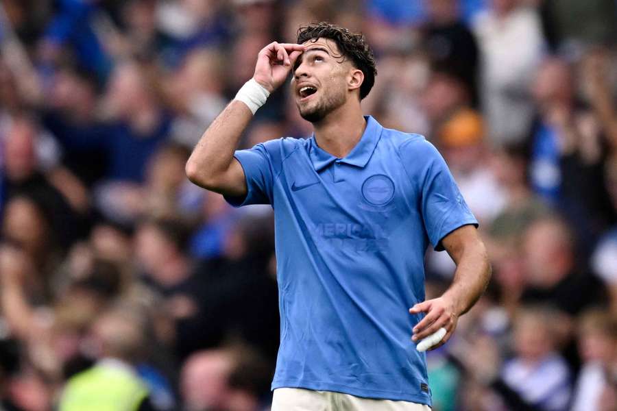 Griechenlands Nationalspieler Charalampos Kostoulas jubelt über sein Tor für Brighton gegen Arsenal. Griechenlands Nationalspieler Charalampos Kostoulas jubelt über sein Tor für Brighton gegen Arsenal.