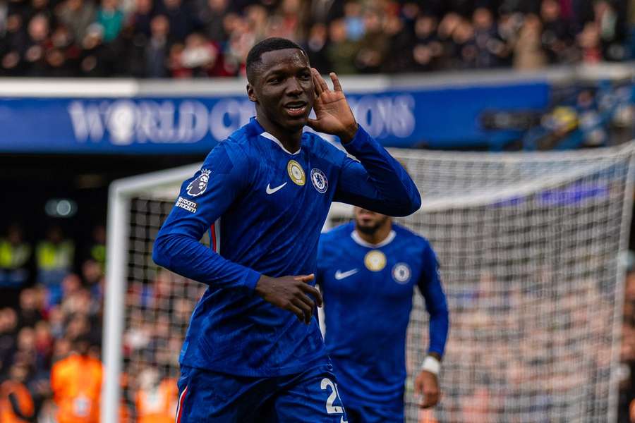 Caicedo (Chelsea) não é do agrado de Paul Scholes