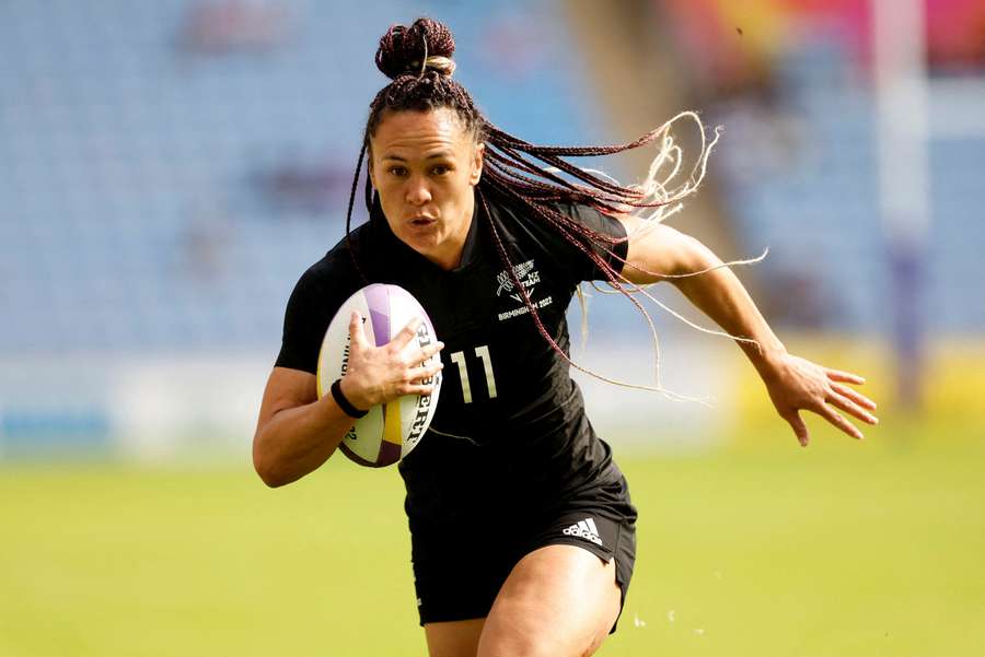 Portia Woodman of All Blacks scoring a try against Canada