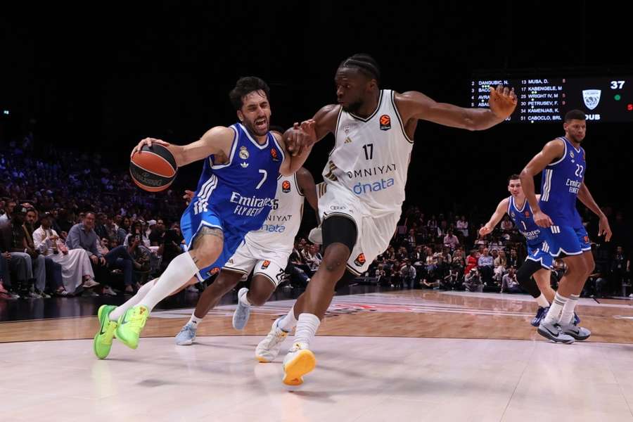 Facundo Campazzo ante Mfiondu Kabengele