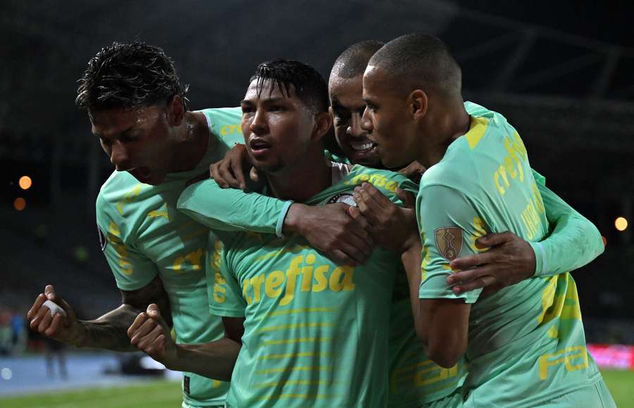 El Palmeiras resuelve por goleada.