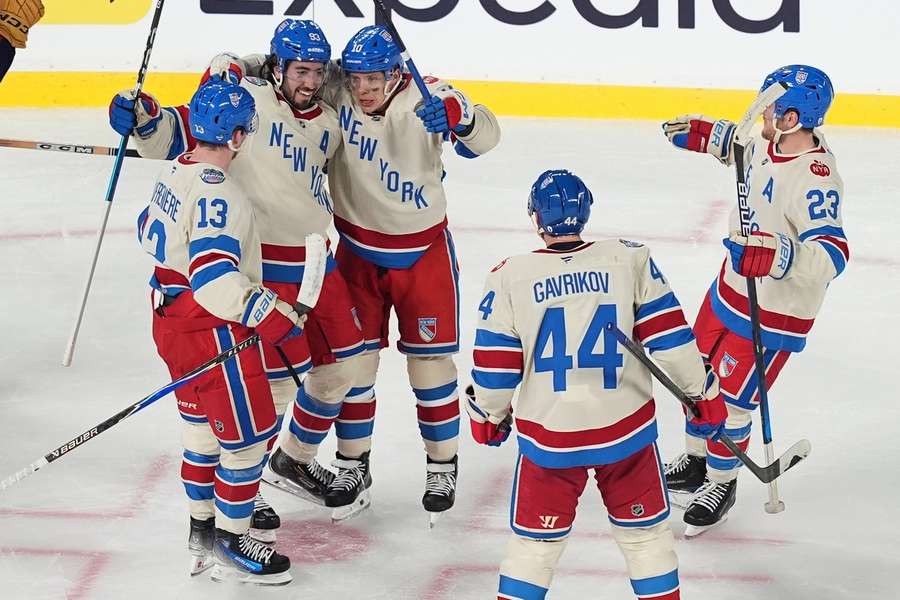Rangers sú najlepším tímom histórie NHL v zápasoch Winter Classic. Rangers sú najlepším tímom histórie NHL v zápasoch Winter Classic.