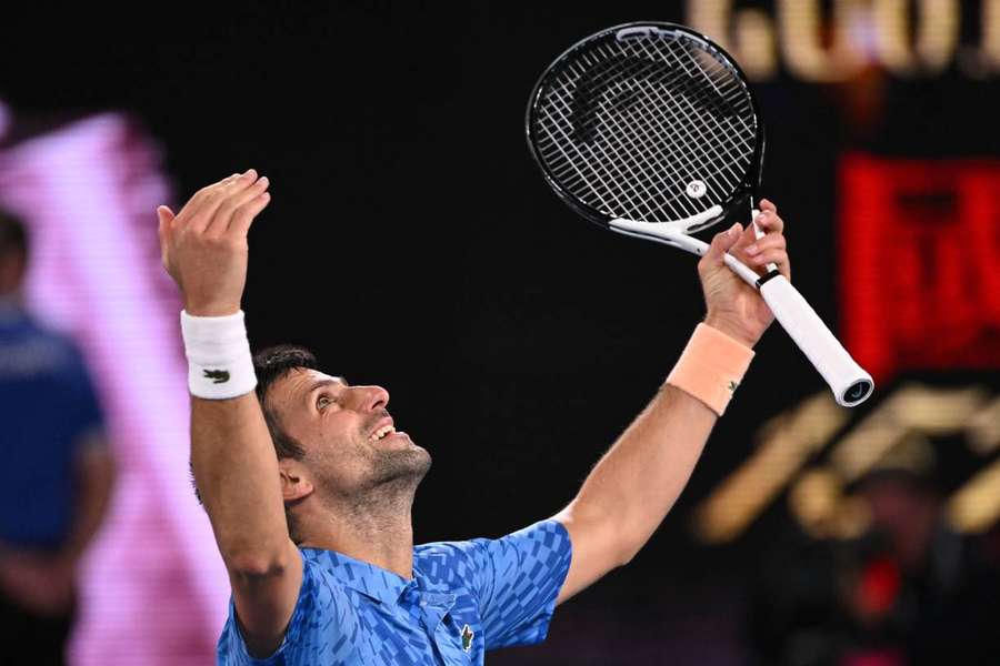 Djokovic faz história em final duríssima na Austrália