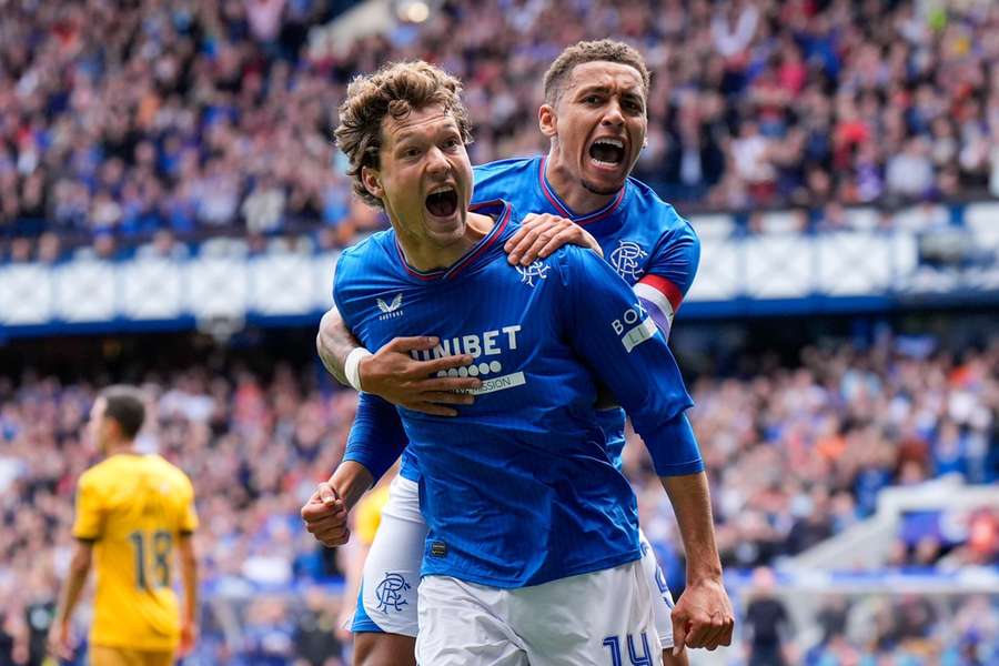 Sam Lammers celebrates with James Tavernier after scoring