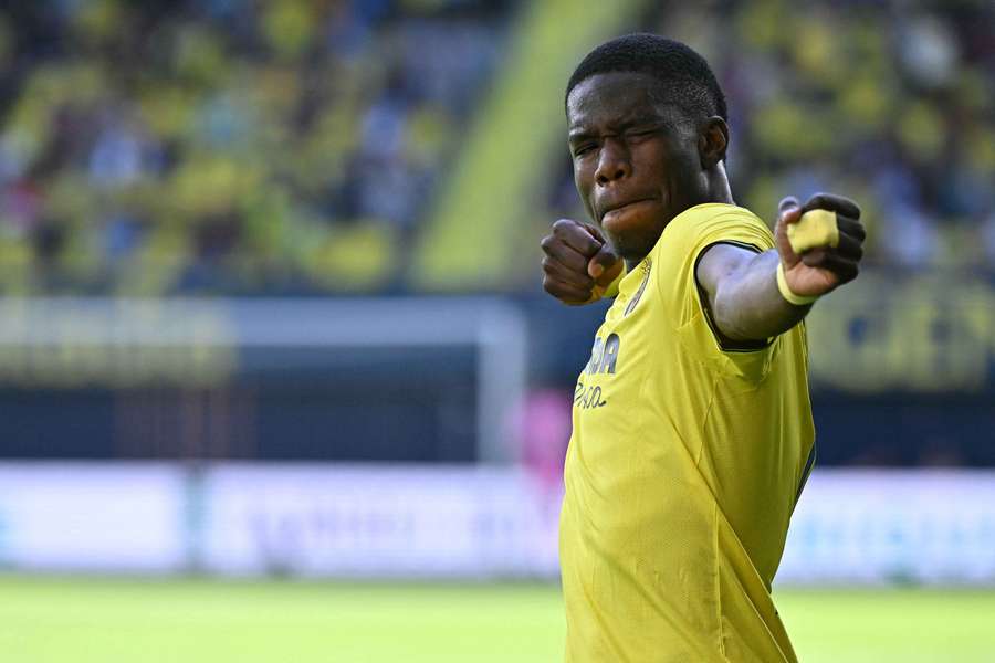Barry celebra su gol.