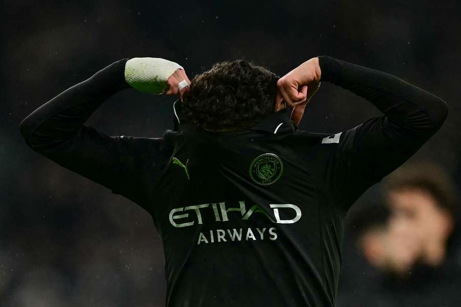 Manchester City gâche tout à Tottenham, Cherki encore buteur
