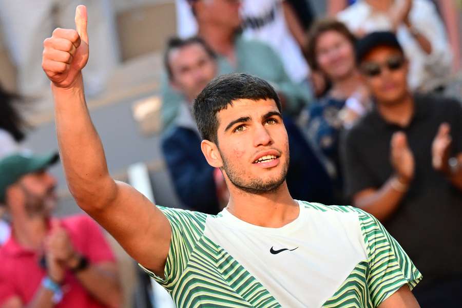 Tenis Flash: Poznamy pierwszych półfinalistów. Wieczorem hit Alcaraz - Tsitsipas