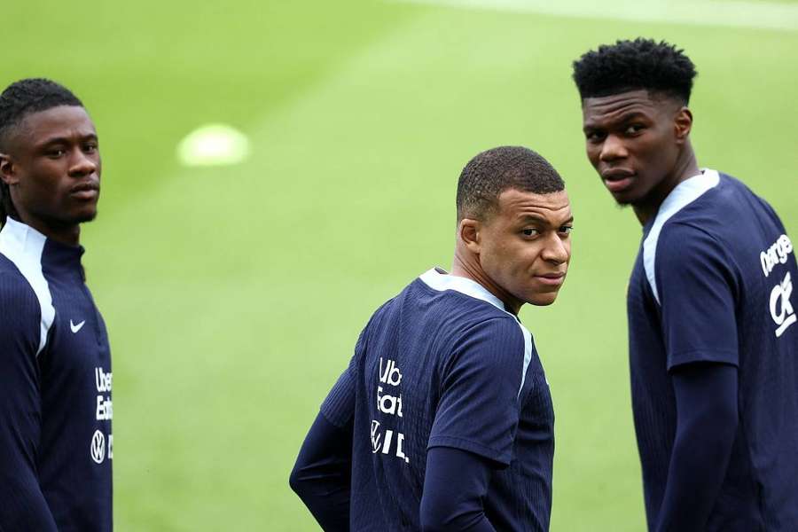 Kylian Mbappé, Eduardo Camavinga et Aurélien Tchouaméni à l'entraînement.