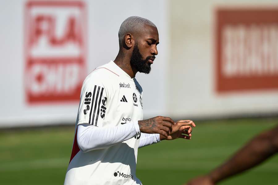 Gerson acertou com um soco em Varela