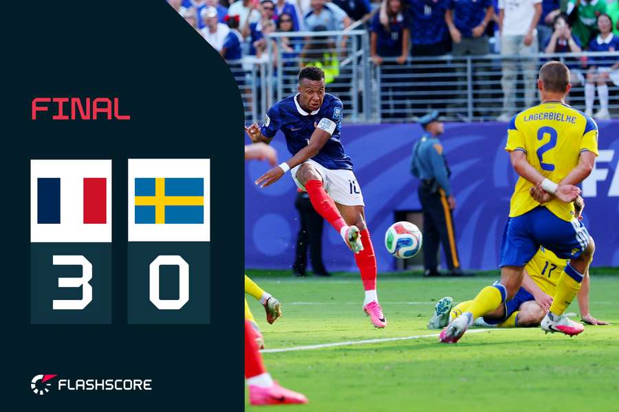 Mbappé lanza a puerta