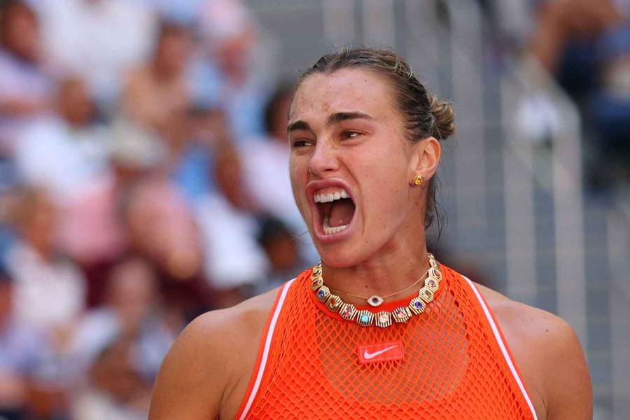 Aryna Sabalenka segue em frente