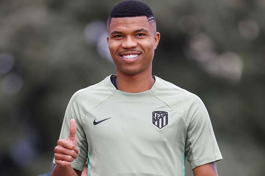 Reinildo en un entrenamiento con el Atleti