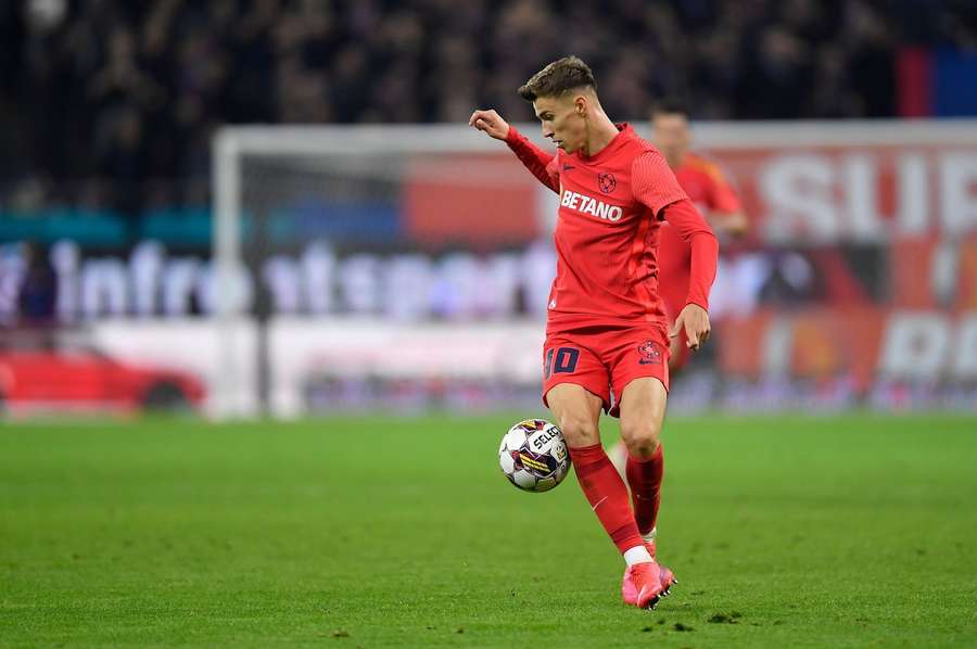 FCSB câștigă la Craiova și urcă pe loc de play-off