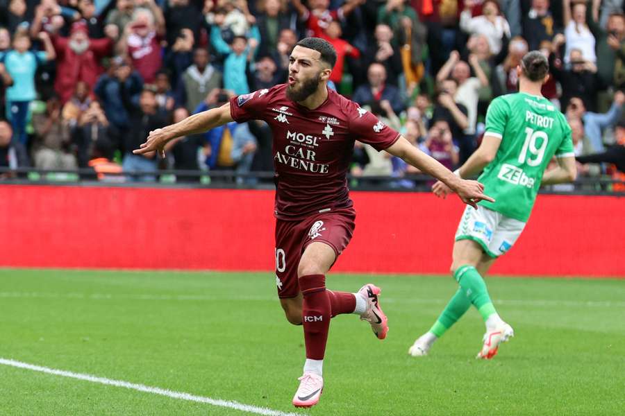 Georges Mikautadze juichend in het shirt van FC Metz