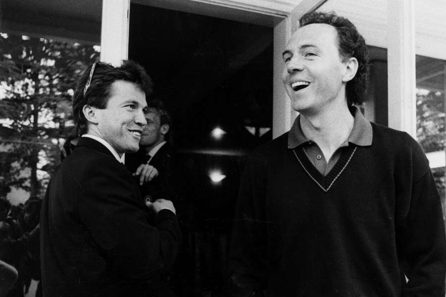 Lothar Matthäus y Franz Beckenbauer, en los prolegómenos del Mundial de 1990.
