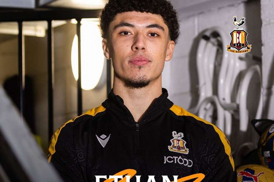 Man Utd striker Wheatley excited to make Bradford move