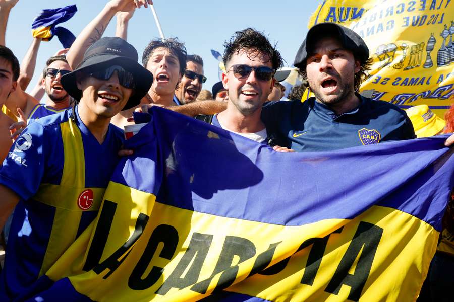 ...ondeaban banderas... ...ondeaban banderas...