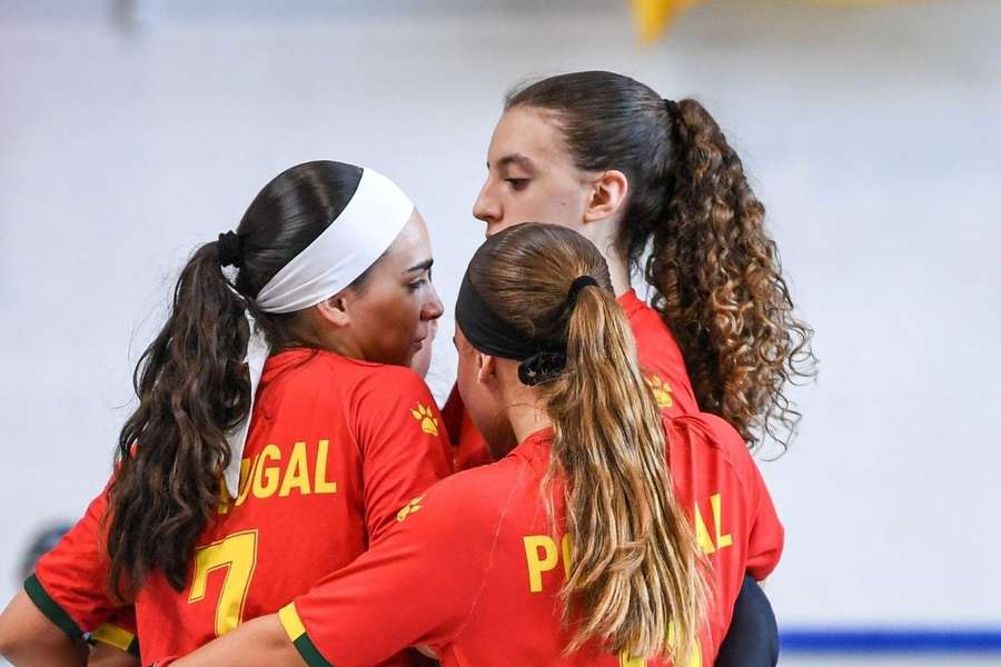 Portugal despediu-se com triunfo por 3-0 diante da Inglaterra Portugal despediu-se com triunfo por 3-0 diante da Inglaterra