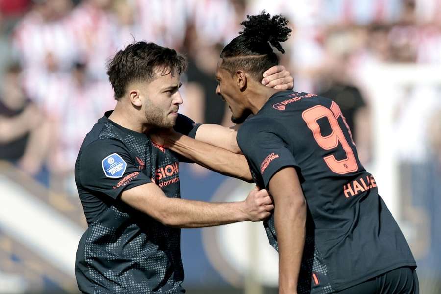 Sebastien Haller (R) celebrates his goal during the game between FC Utrecht and Willem II