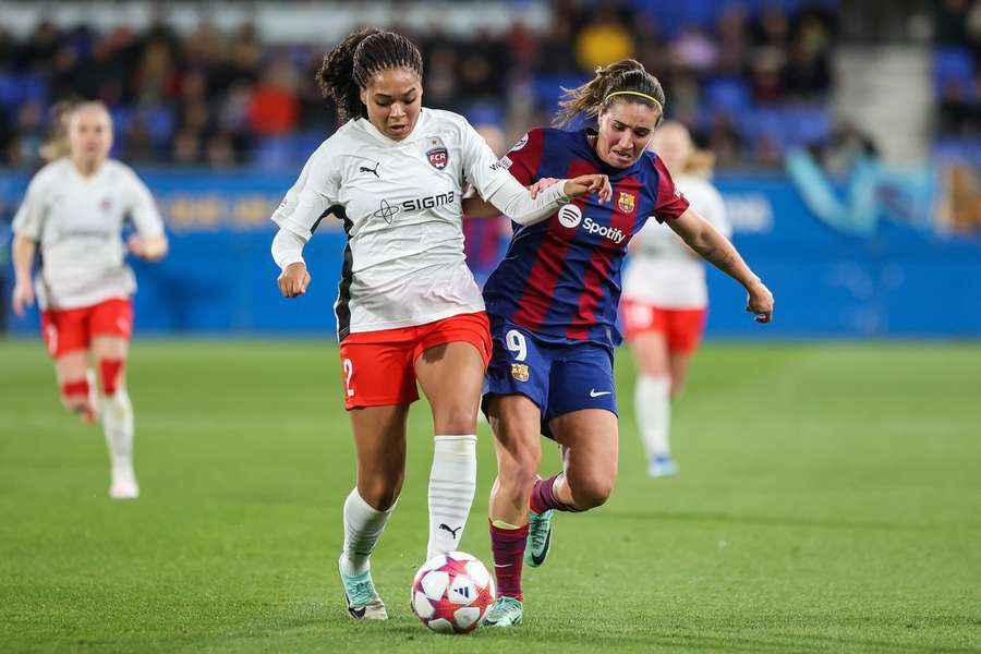 Isabella Obaze (til venstre) har blot spillet 10 kampe for svenske FC Rosengård. Nu rykker danskeren til USA.