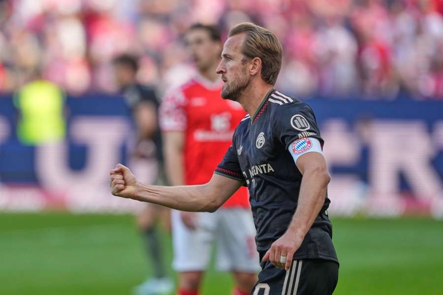Bayern po dreszczowcu wygrywa z Mainz. Decydujący cios Kane'a