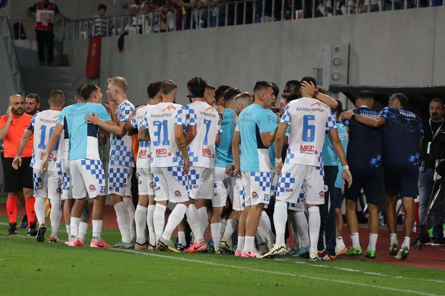 Estádio do Corvinul Hunedoara obrigado a mudar de nome