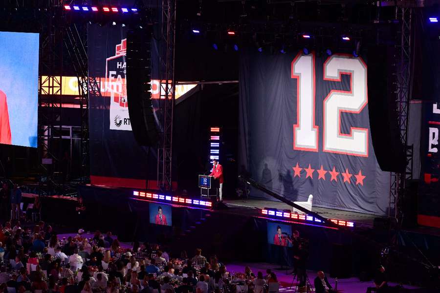 Brady discursa durante a cerimónia de entrada para o Hall of Fame dos New England Patriots