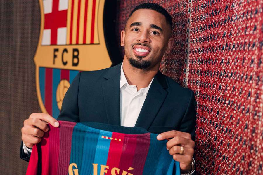 Brazilský útočník Gabriel Jesus přestoupil z Arsenalu do Barcelony. Brazilský útočník Gabriel Jesus přestoupil z Arsenalu do Barcelony.