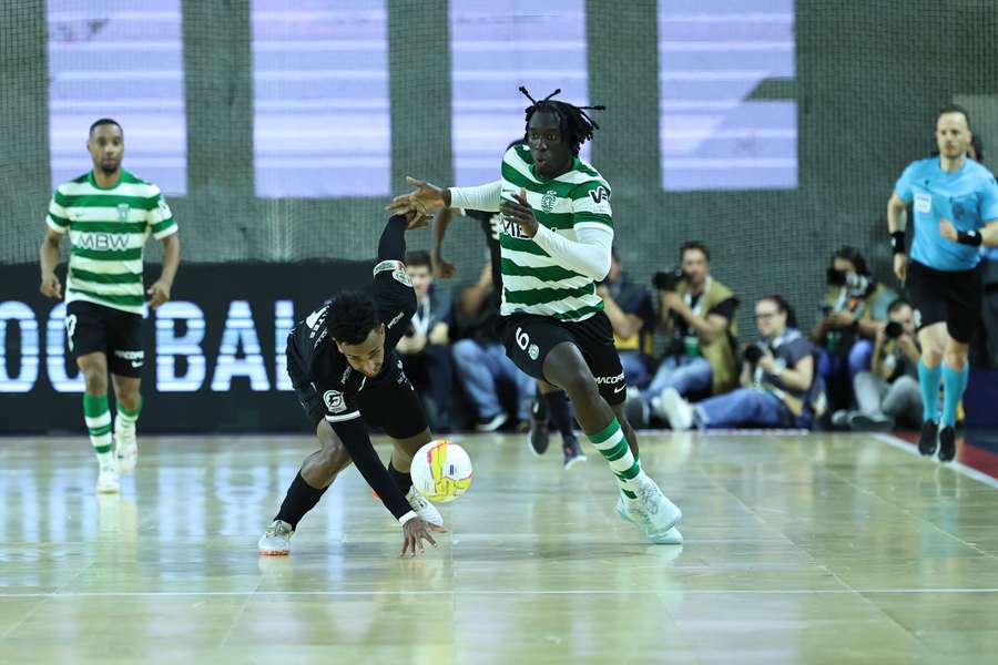 Zicky Té em ação frente ao Ferreira do Zêzere