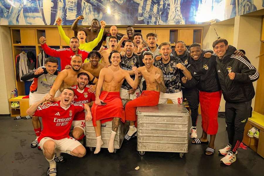 Benfica festeja no balneário do Dragão