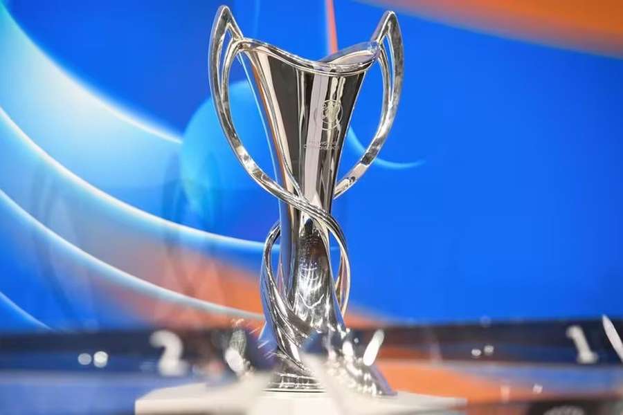 De trofee van de UEFA Women's Champions League