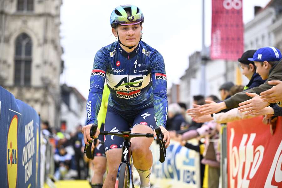 La belga Bossuyt gana la segunda etapa de La Vuelta, Koch se pone líder