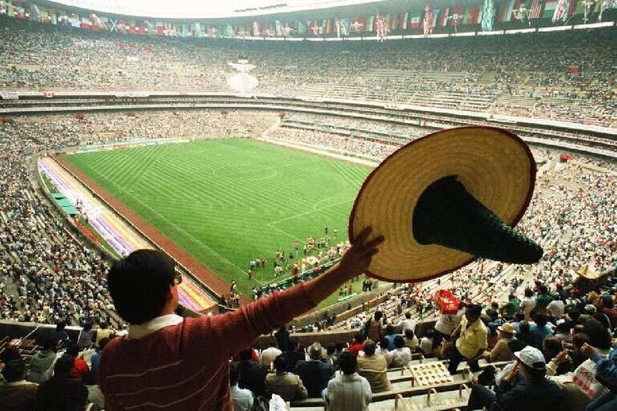 El Azteca, uno de los estadios más imponentes del mundo.