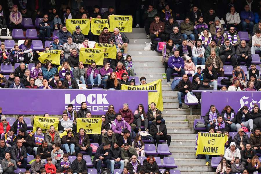Hinchas del Valladolid protestan en Pucela