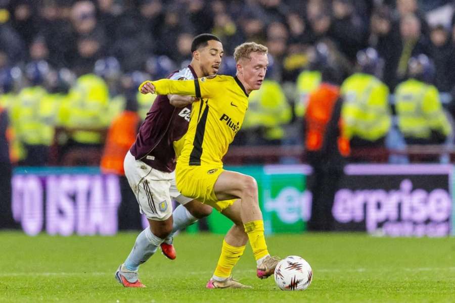 Dominik Pech v utkání Evropské ligy proti Aston Ville.