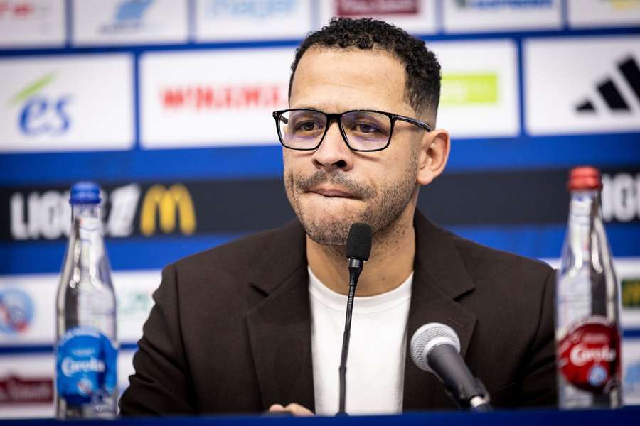 Rosenior habla ante los medios