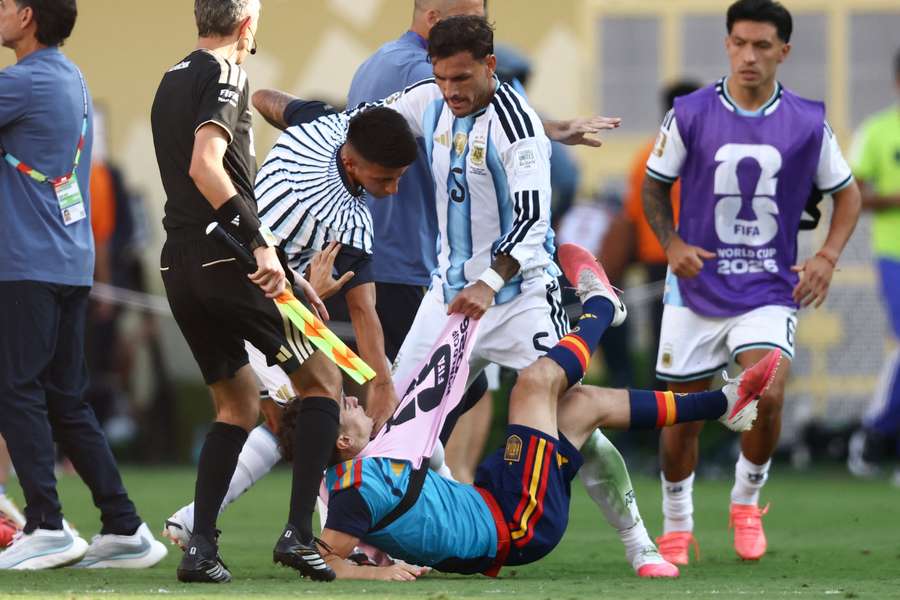 Paredes desentendeu-se com Gavi na final do Mundial Paredes desentendeu-se com Gavi na final do Mundial