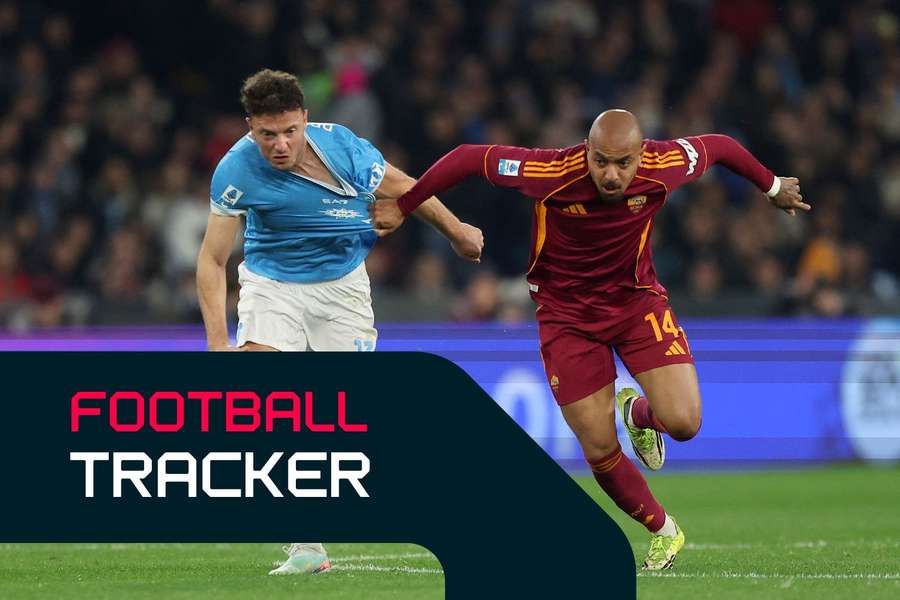 Donyell Malen and Amir Rrahmani fight for the ball Donyell Malen and Amir Rrahmani fight for the ball