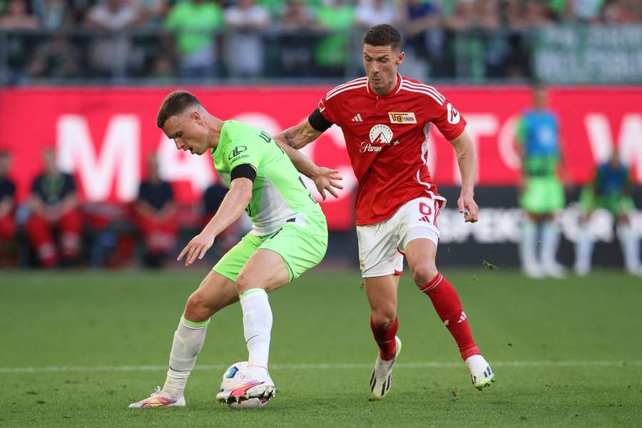 Robin Gosens (r.) erzielte gegen Wolfsburg den einzigen Treffer der Eisernen