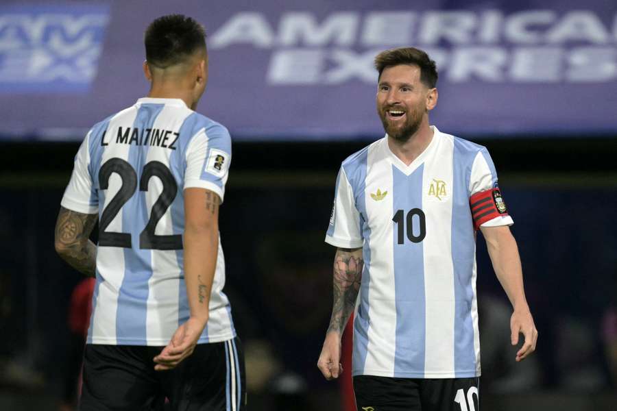 Lautaro Martínez y Messi