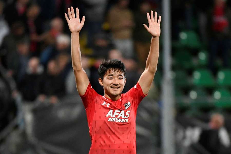 Sugawara made 138 Dutch Eredivisie appearances for AZ